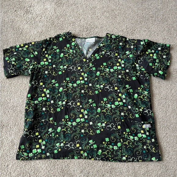Women’s St Patrick’s Day Scrub Top - Picture 1 of 2